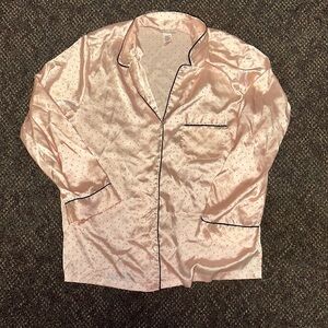 VICTORIAS SECRET LONG SLEVE PINK SATIN JEWLED PAJAMA SET TOP